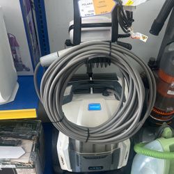 POLARIS  VACUUM CLEANER