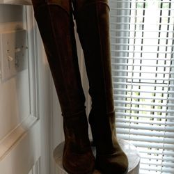 Knee length green suede boots