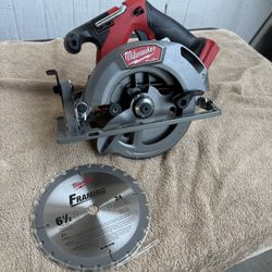 Brand New Milwaukee m18 fuel circular saw w/blade