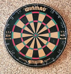 Winmau British Official BDO Dartboard With Accessories 