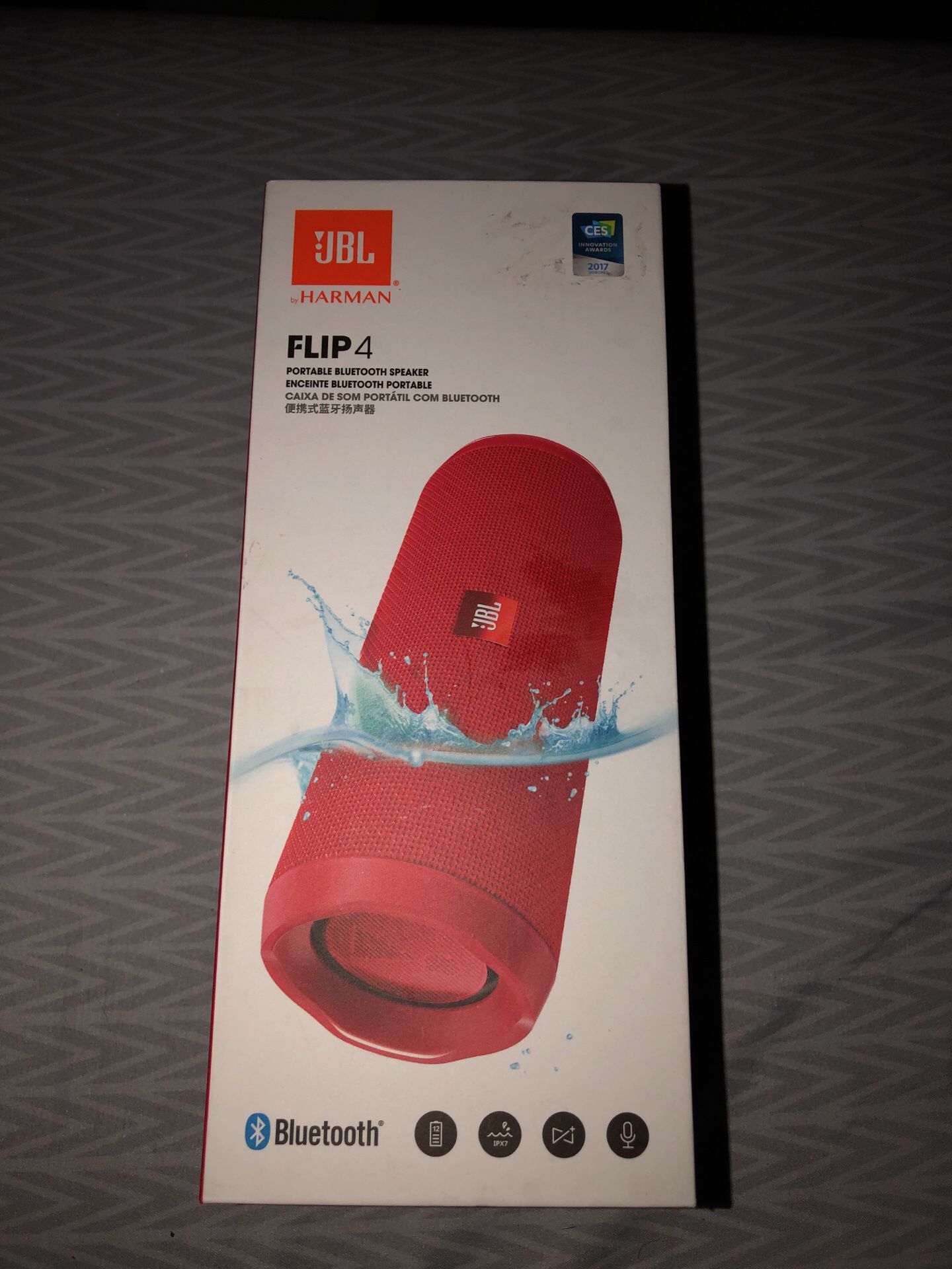 JBL Flip 4 speaker with case