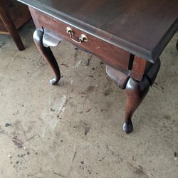 One End Table With Drawer Great Condition 