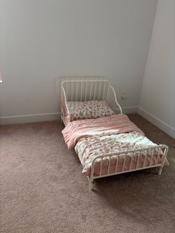 Toddler bed