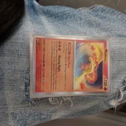 Single Card 146/165 Moltress Holo