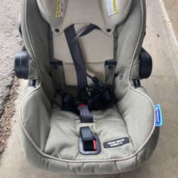 Graco Car Seat With Two Mounts