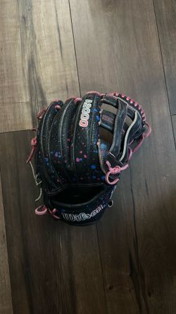 Elly da la Cruz A2000 glove