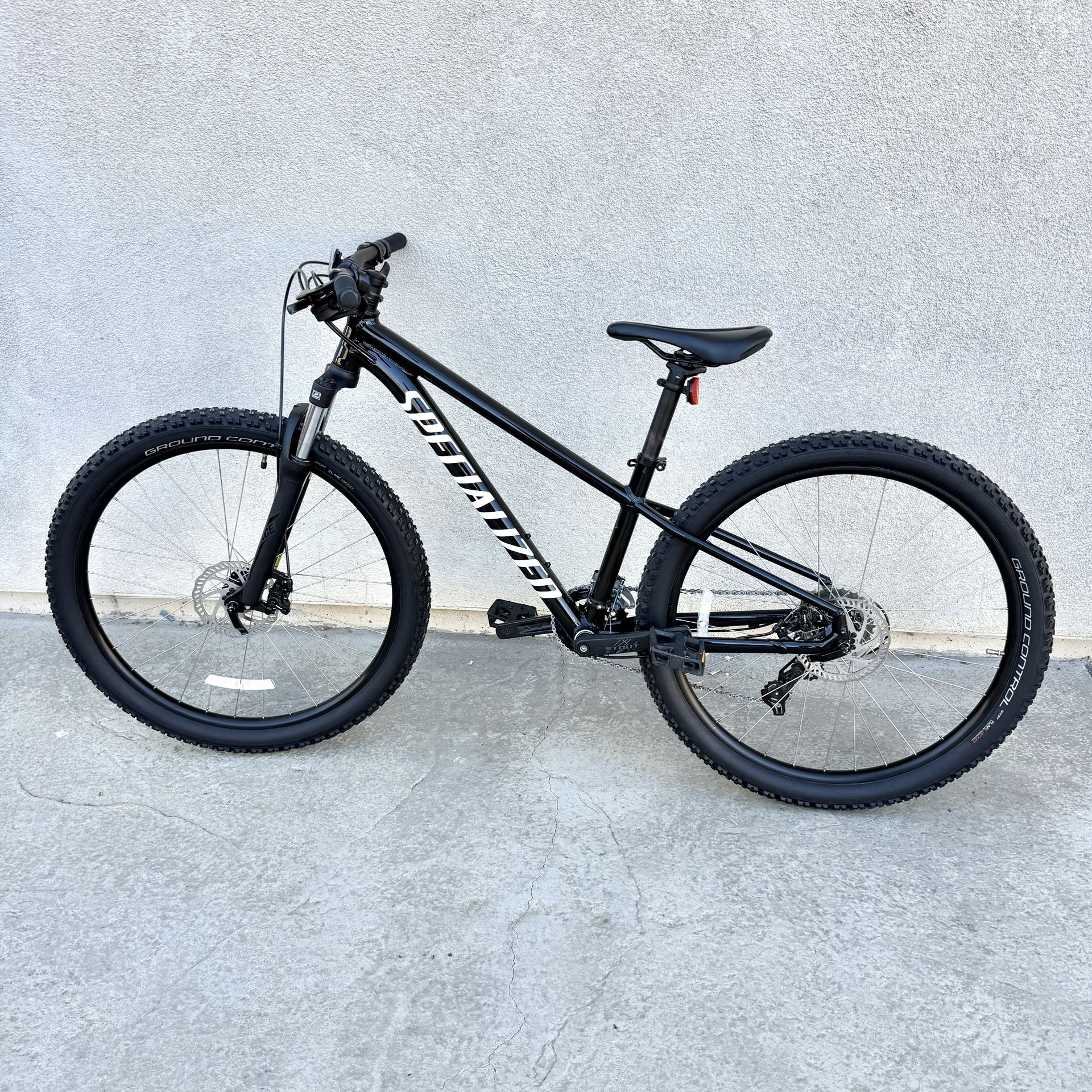 (S) Specialized Rockhopper Sport 27.5" Mountain Bike Black/White Full Disc Brakes Adult