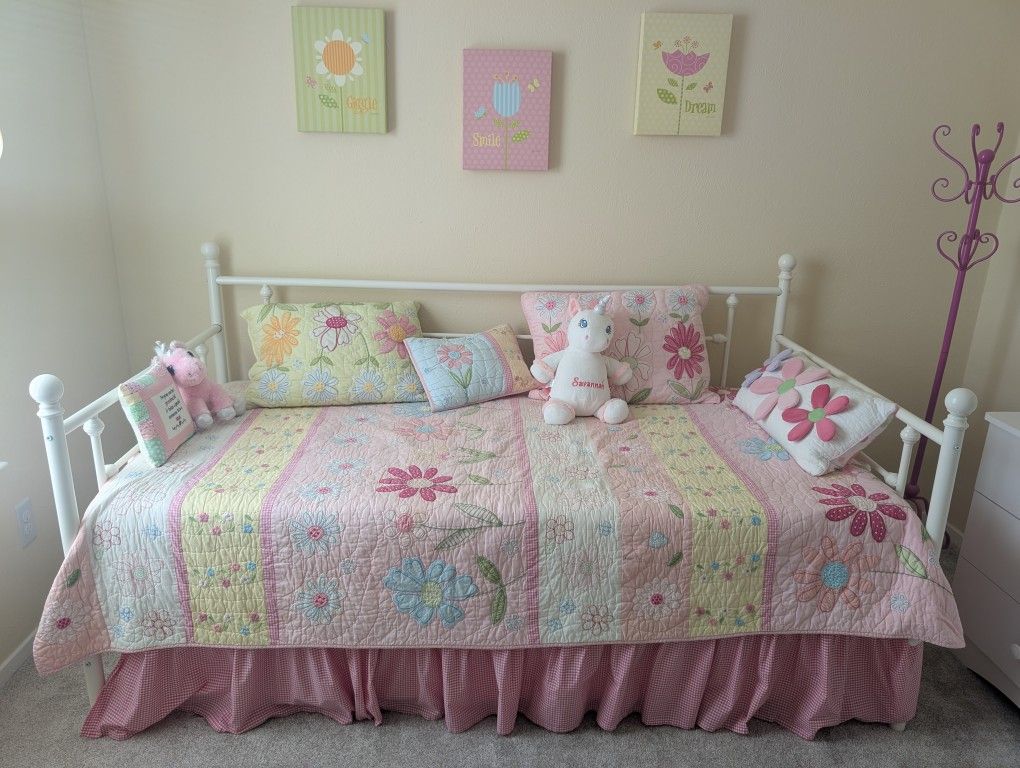 Bedroom Set (Girls)....Great Price!!!!! $250.00 Or Best Offer!! Moving Out Of State, Need Gone ASAP
