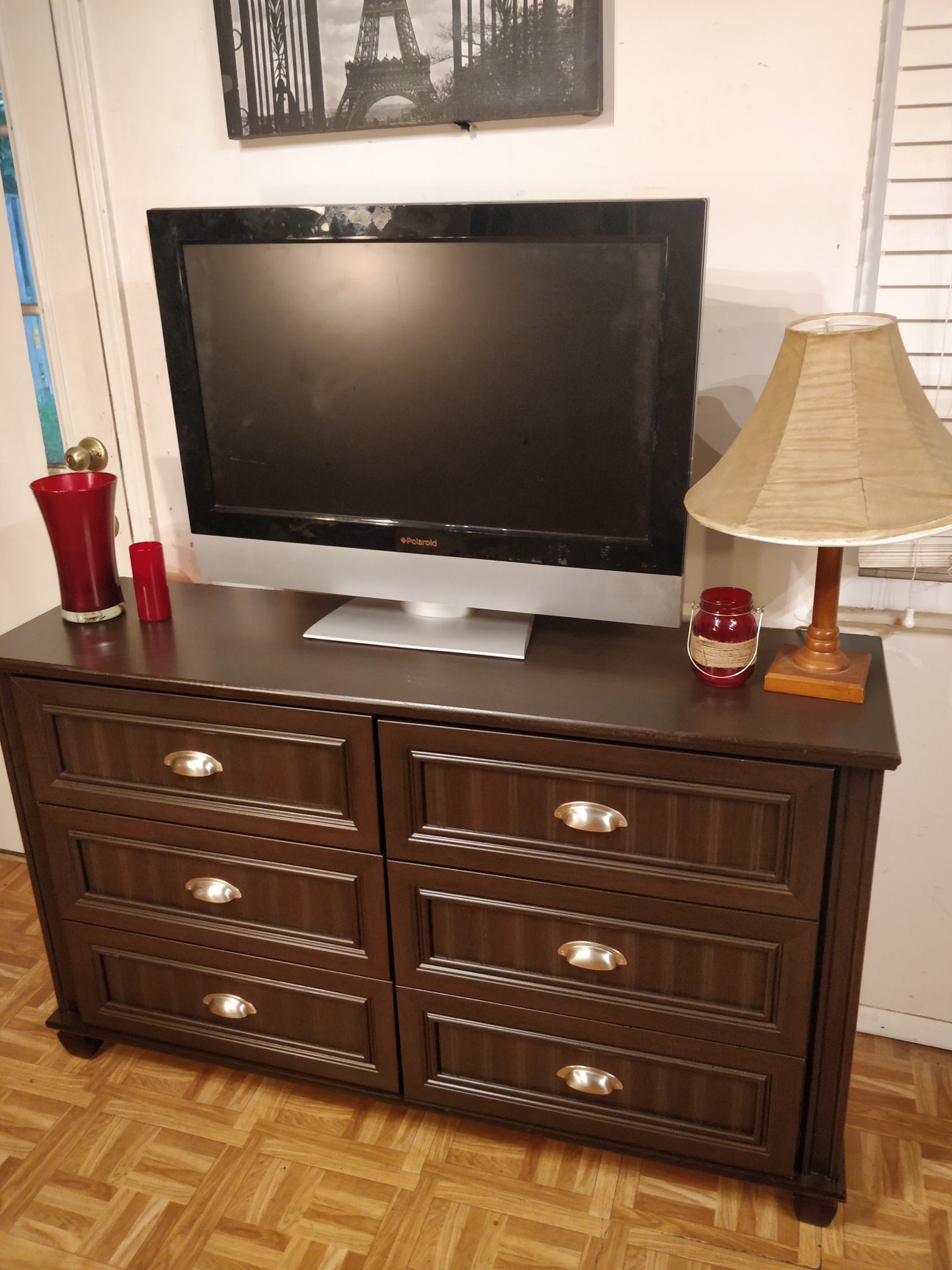 Nice dresser/TV stand with 6 drawers in great condition, all drawers working well. L54"*W16"*H28"