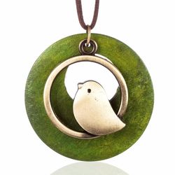 Women's stylish necklace bird pendant