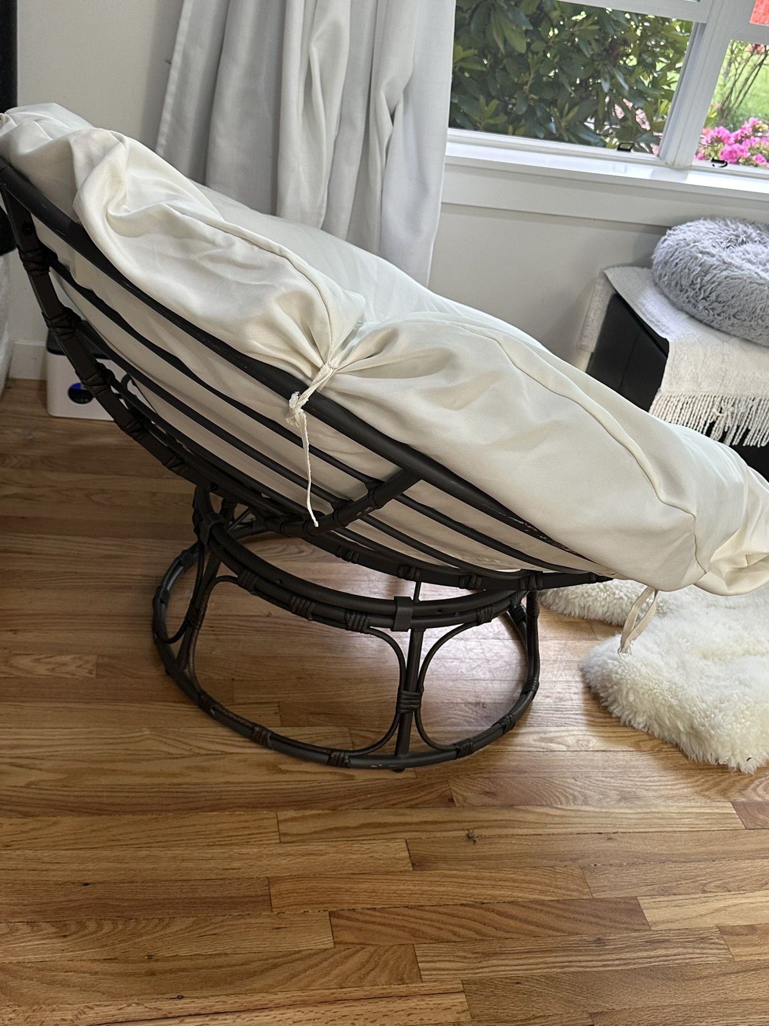 Papasan chair With Extra Cover