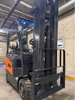 Doosan 2021 forklift, 3500 lb,3 stage, side shift