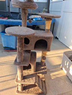 Free cat tree - or for parts