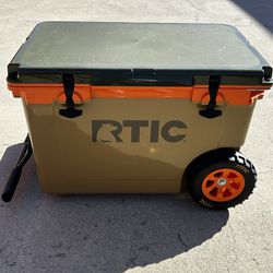 RTIC 52QT Insulated Rolling Cooler 