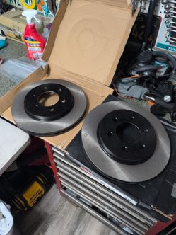 Pair Raybestos painted brake rotor 680180r2