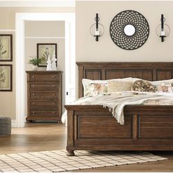Flynnter King Panel Bedroom Set 