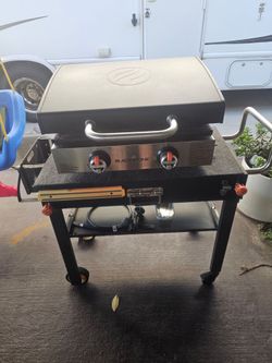 Blackstone Grill with rolling grill table