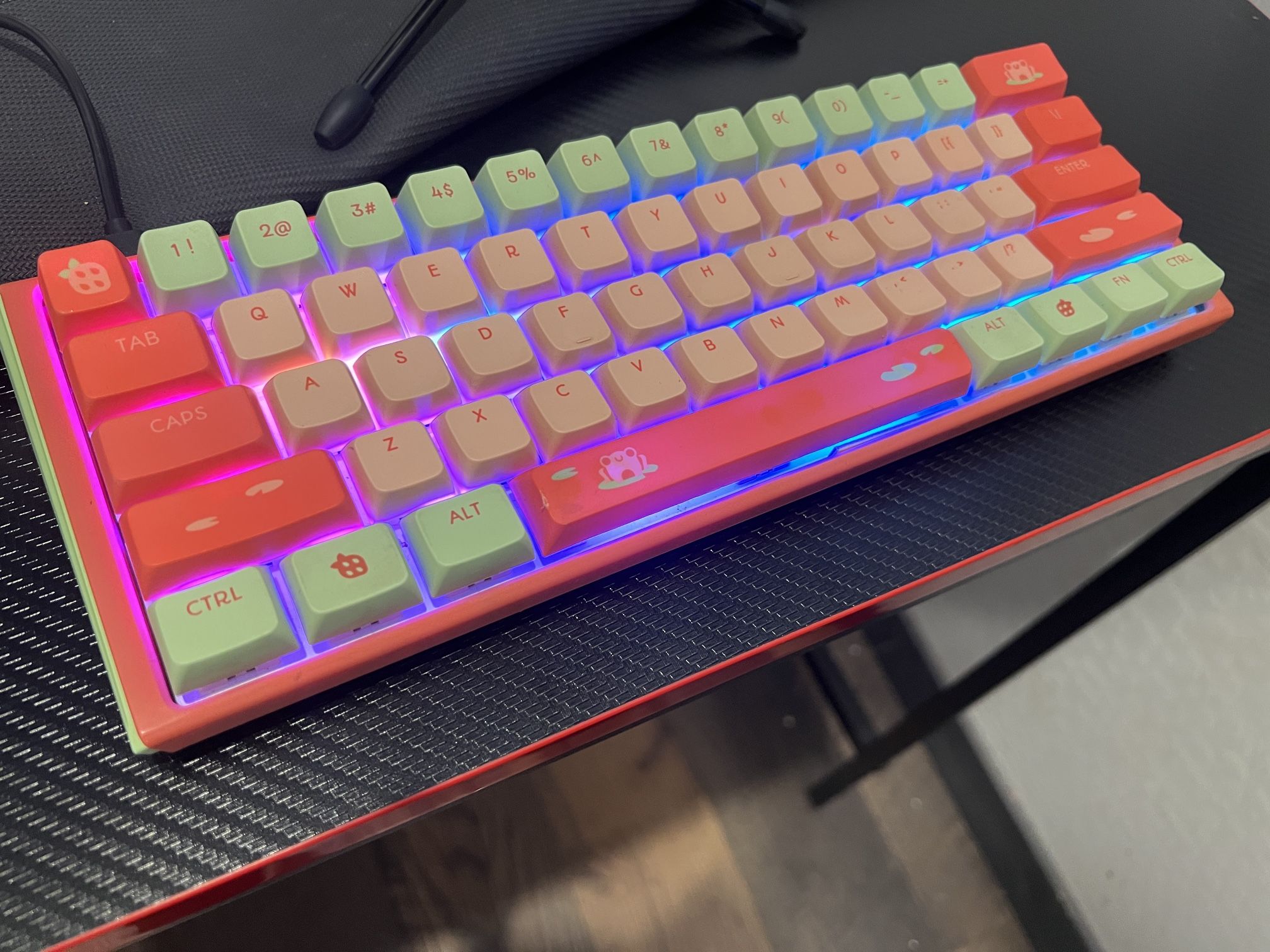Ducky One Three Mini Strawberry Frog 60%