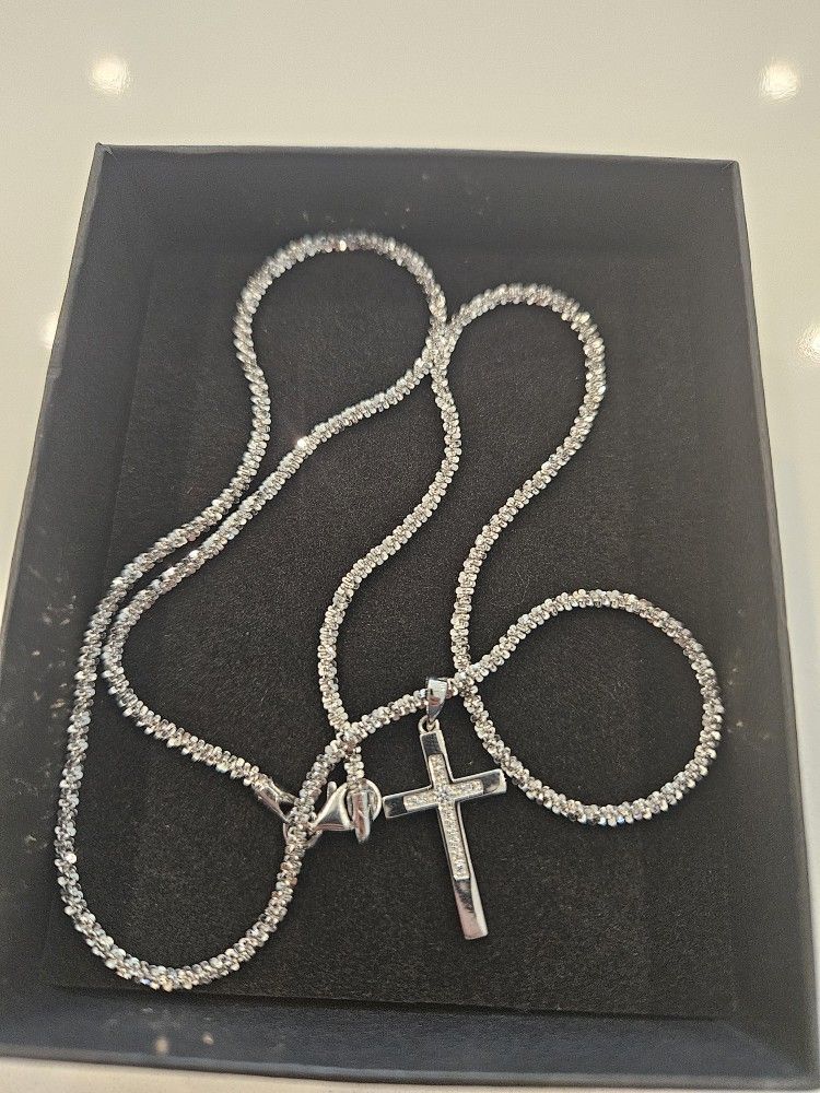 20inch .925 Sterling Silver Necklace And Cross Pendent