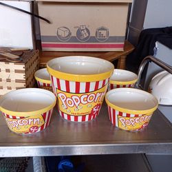 Set of Popcorn Large bowel and 4 other bowels