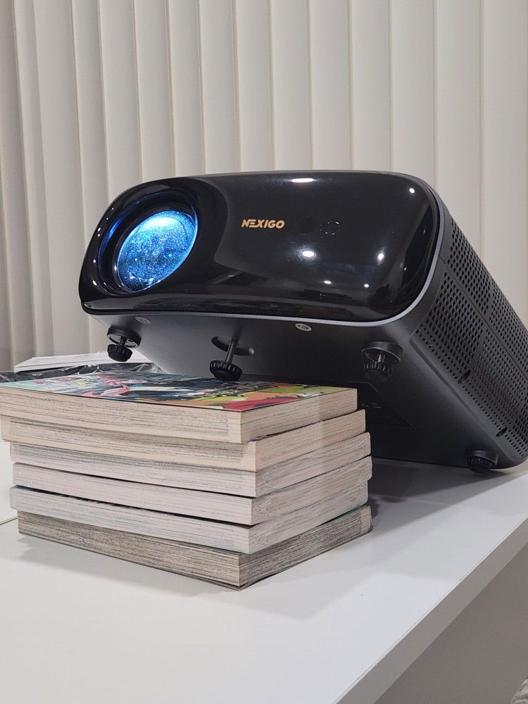 Nexigo PJ40 Home Projector + Roku Stick