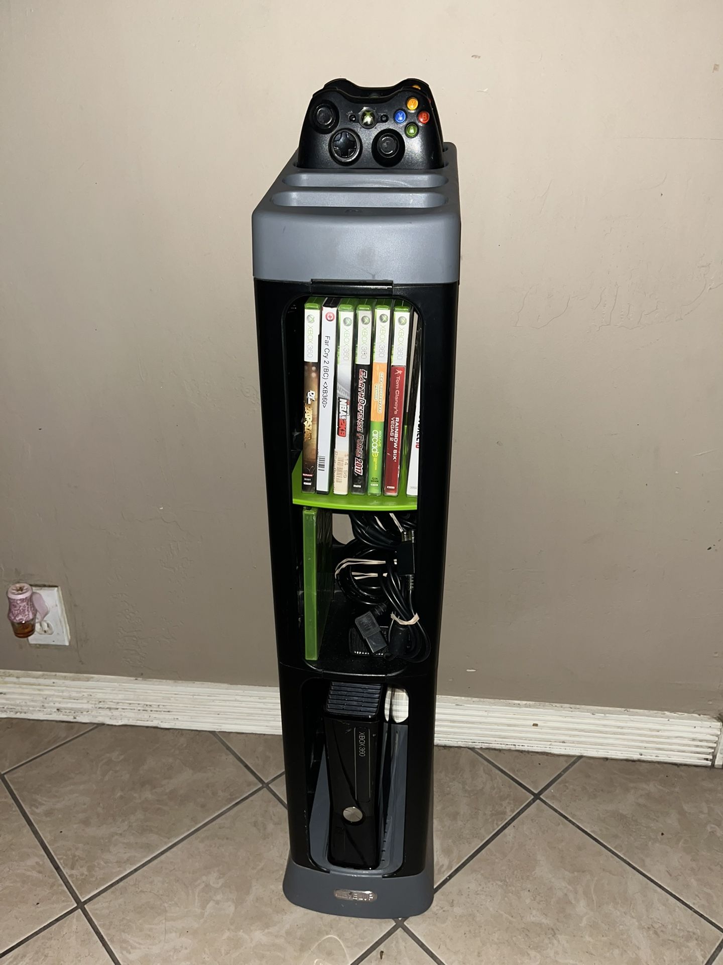 Xbox 360 Slim Console w/ Cables, 2 Controllers, 8 Video games & Level Up Stand -Tested-