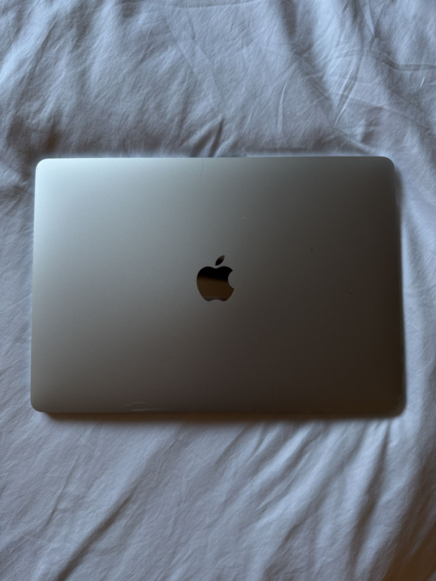 Apple MacBook Pro 13-inch (M1, 8GB RAM, 256GB SSD) – Very Good Condition