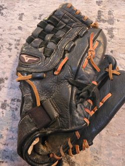 Mizuno Prospect PowerClose GPP1102 11” Youth Baseball Glove RHT Black