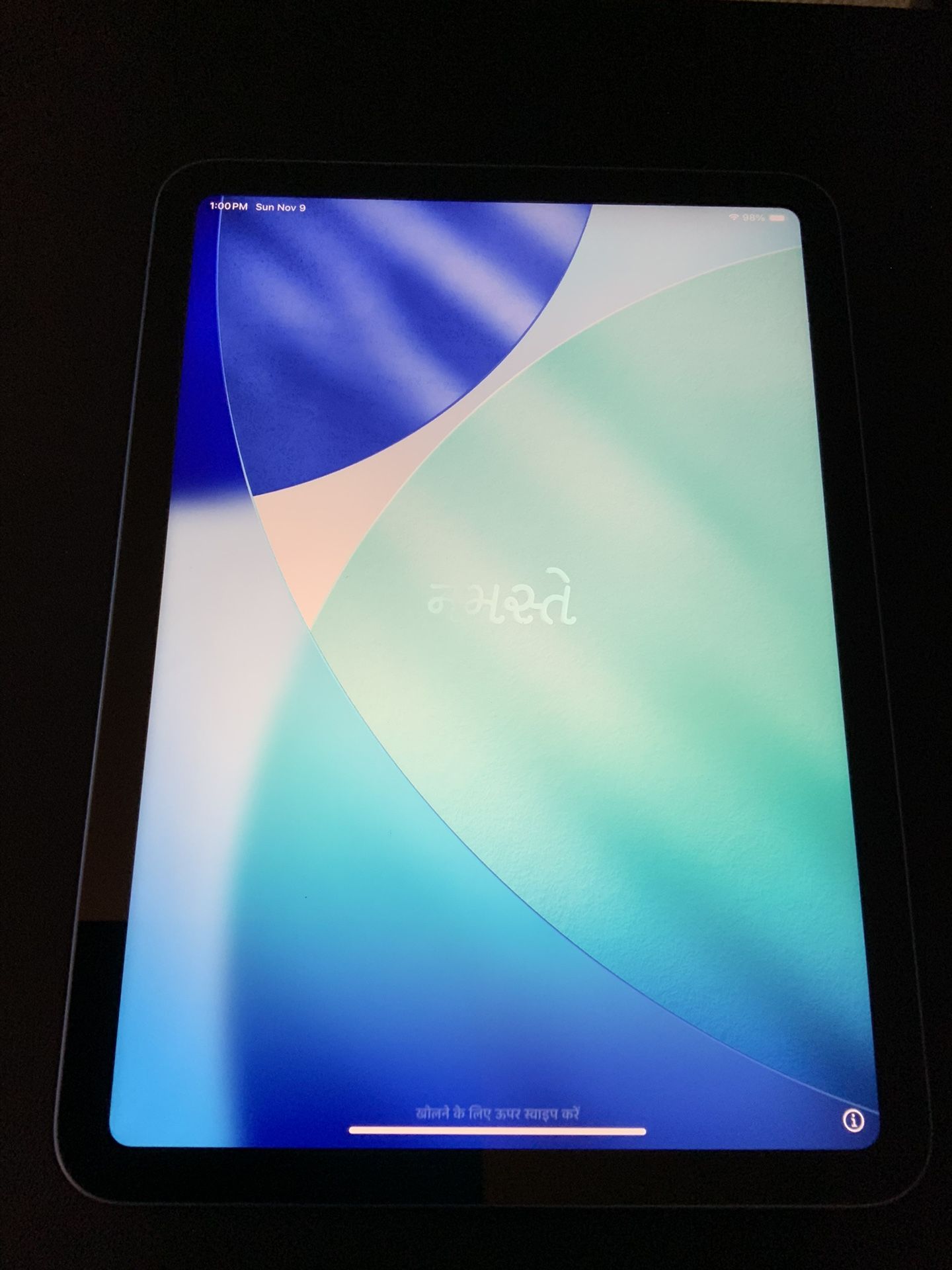 iPad 9 A2602 256GB w/ Apple Smart Keyboard Folio Case