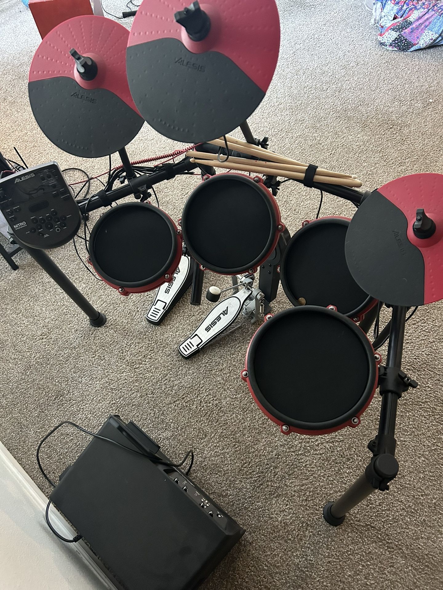 Alesis Nitro Drum Kit + Amp