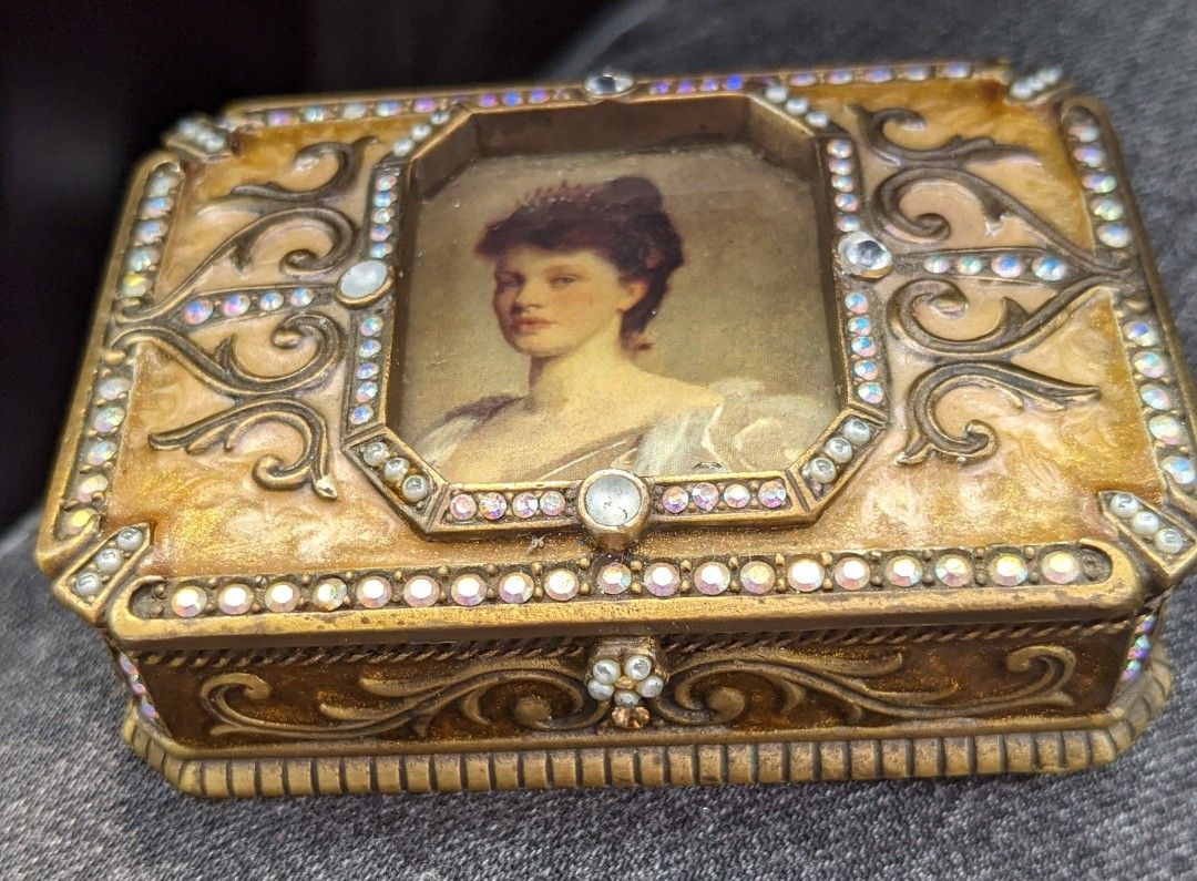 Jay Strongwater Trinket Box And PIC Frame . like new!!