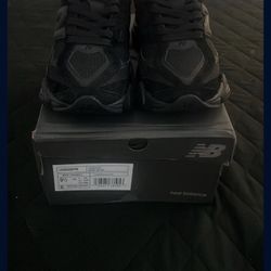 New Balance 9060 Triple Black