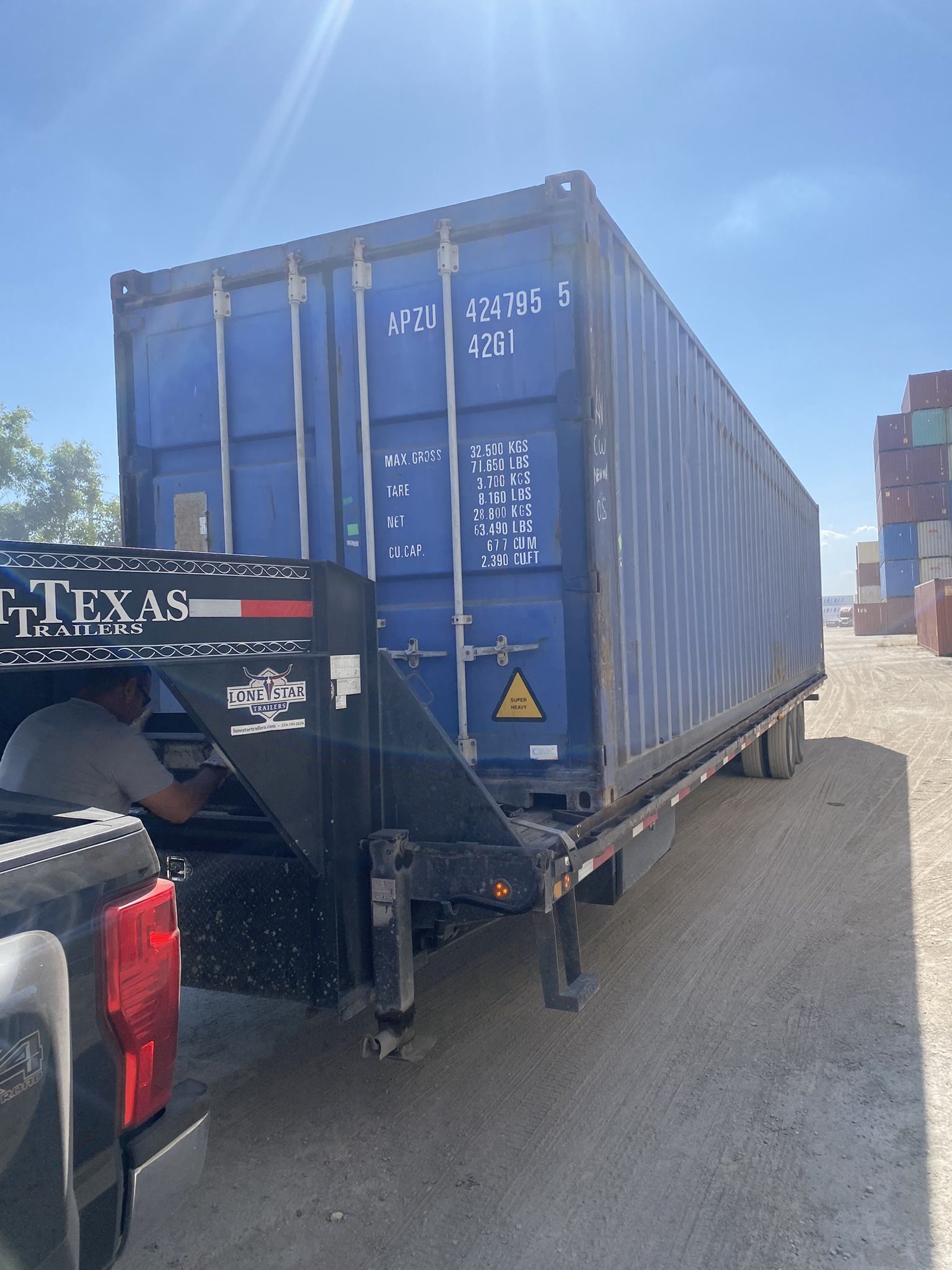 * STORAGE CONTAINERS / CONTENEDORES