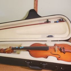 Mendini By Cecilio CVN-200 1/2 Violin in original case.