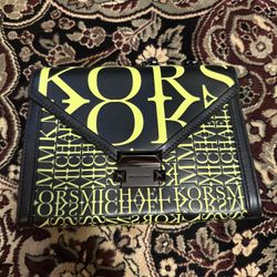 Michael Kors WHITNEY Newsprint Bag 