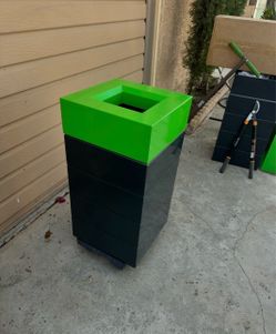 Roblox  metal trash bins