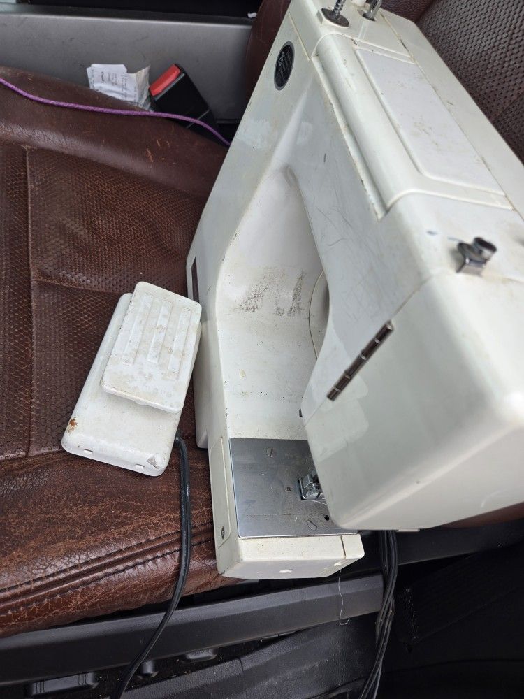 Kenmore Sewing Macbine With Pedal