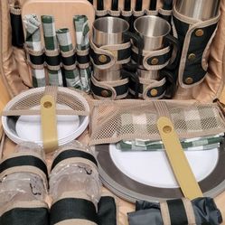 Concept 4 Person Picnic Shoulder Bag  42 Pieces