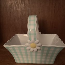 Ceramic Basket…green/white/check approx. 8.1/2”Wx5.1/4”across..7”H and 3.1/4” deep.