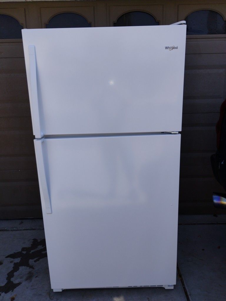 Refrigerator Whirlpool Like New