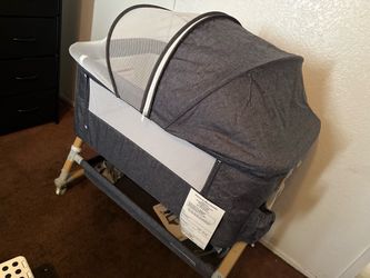 Harppa Cuddly 3 N 1 Beside Bassinet in Color Graphite