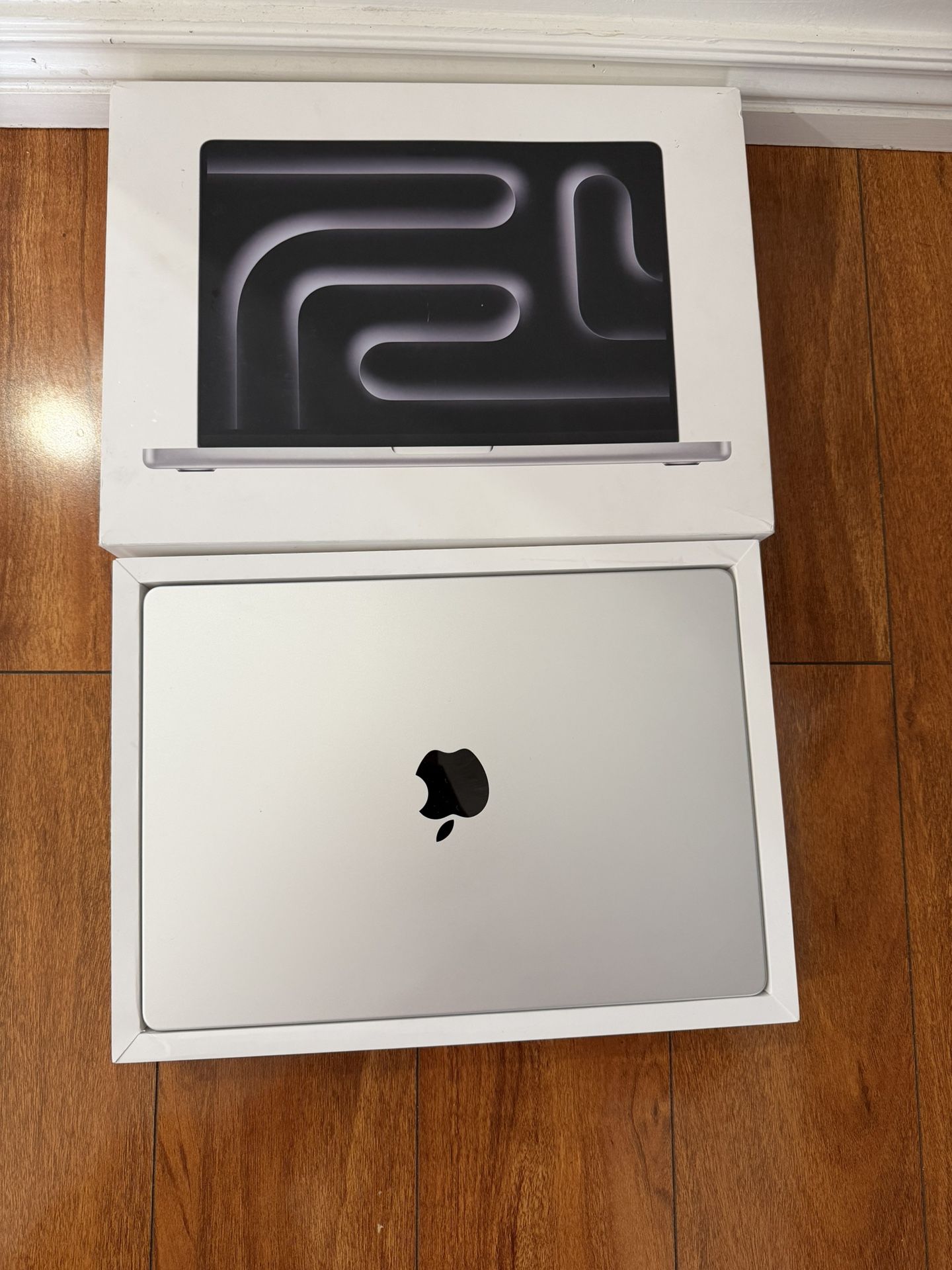 Apple MacBook Pro 14 Inch M4 Max 32GB RAM 1TB SSD Silver 14 Core CPU 32 Core GPU