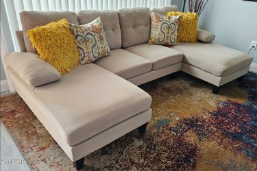 Like new! 10/10 excellent condition, only used for stage performances, reversible chaise, removable covers for washing, very clean, delivery available