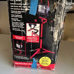 Halogen worklight with tripod craftsman