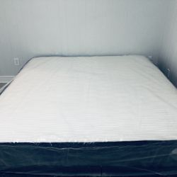 King Size Foam Encased 11”thick medium Firm With Split Box Brand New We Finance We Deliver All Cities 