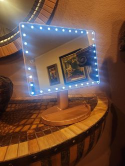 Counter top mirror for makeup