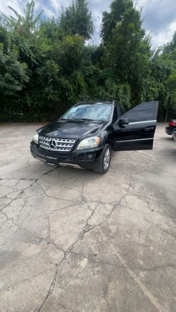 Mercedes-Benz ML-Class Black SUV