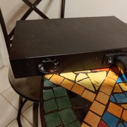 8 Port Ethernet Router Great For Office Or Multiple Computers Excellent Conditions