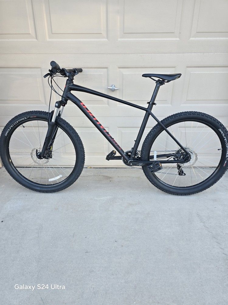SPECIALIZED PITCH MOUNTAIN BIKE (LARGE FRAME)