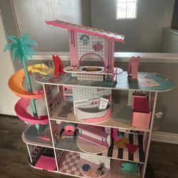 Used LOL Doll House 51” by 51”